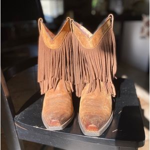 Ariat gold rush fringe boots size 9.5